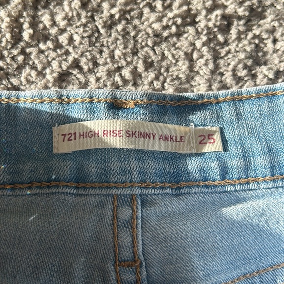 Women’s Levi Skinny Jeans - Picture 6 of 7